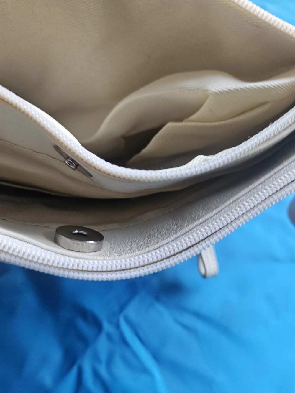 Leather Crossbody Bag in Light Beige - Casual Everyday Tote